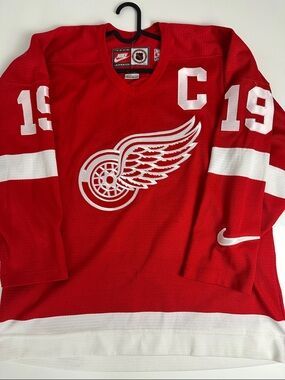 Nike Detroit Red Wings Steve Yzerman Hockey Jersey - Size Large